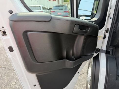 Used 2025 RAM ProMaster 2500 w/ Convenience Group FWD image 17