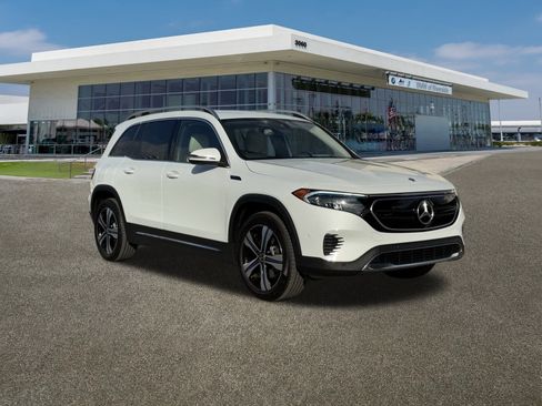 Used 2023 Mercedes-Benz EQB 300 4MATIC image 2