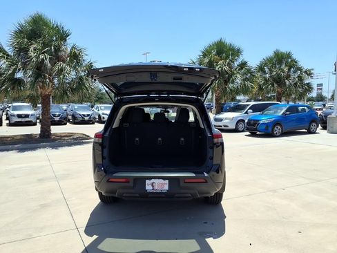Used 2024 Nissan Pathfinder S FWD image 21