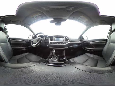 Used 2017 Toyota Highlander Limited FWD image 29