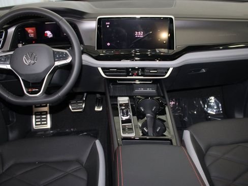 New 2026 Volkswagen Atlas Peak Edition AWD/4WD image 26
