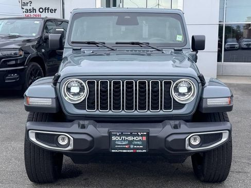 Used 2025 Jeep Wrangler Unlimited Sahara AWD/4WD image 2