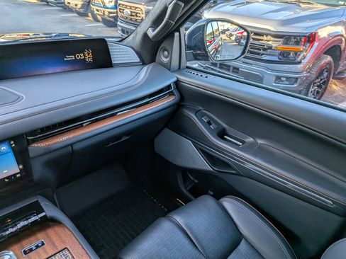 Certified 2025 Lincoln Navigator Black Label image 21