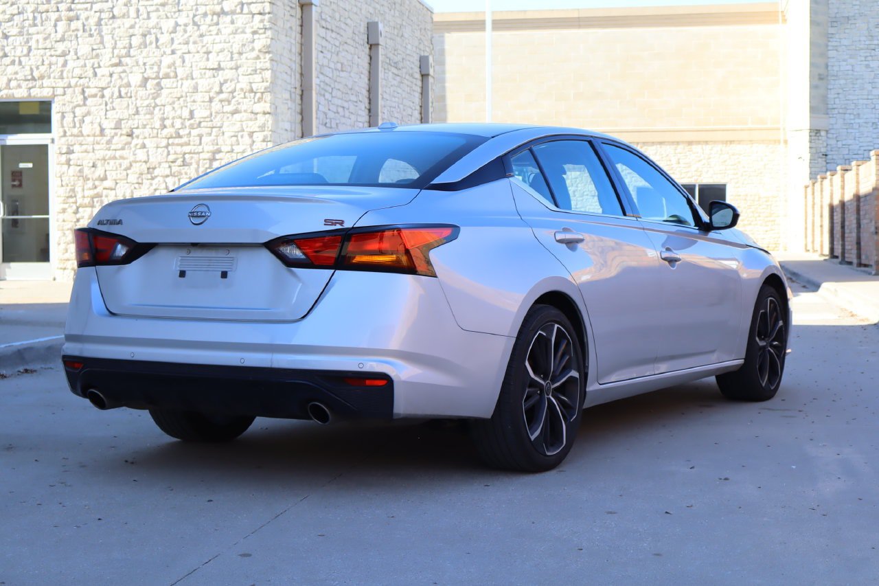 Used 2025 Nissan Altima 2.5 SR FWD image 3