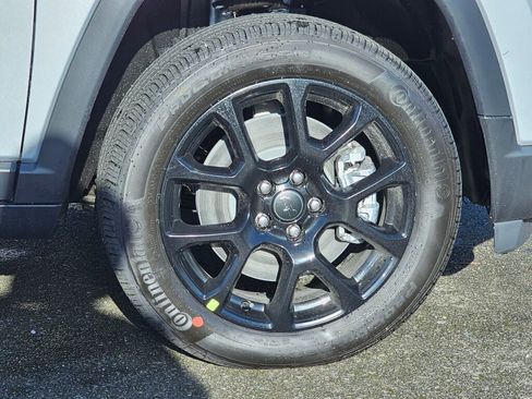 New 2026 Jeep Compass Latitude image 10