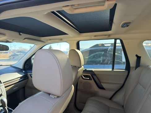 Used 2011 Land Rover LR2 HSE image 10