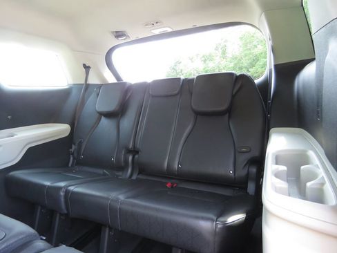 Used 2022 Kia Carnival LX FWD image 19