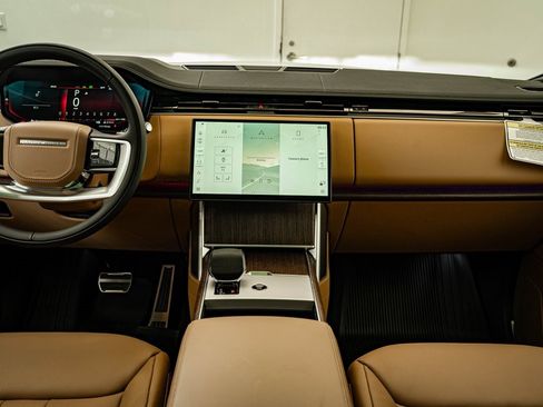 New 2026 Land Rover Range Rover Long Wheelbase SE image 33