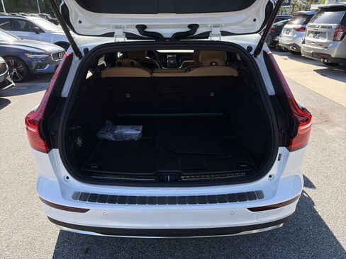 Used 2026 Volvo V60 B5 Cross Country Ultra w/ Protection Package Premier AWD/4WD image 34