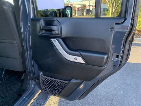 Used 2017 Jeep Wrangler Unlimited Sahara w/ Connectivity Group image 11