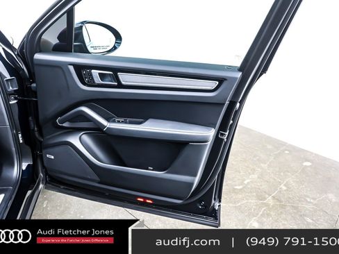 Used 2022 Porsche Cayenne Platinum Edition image 24