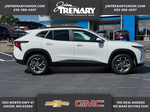 Used 2025 Chevrolet Trax LT w/ Driver Confidence Package FWD image 1
