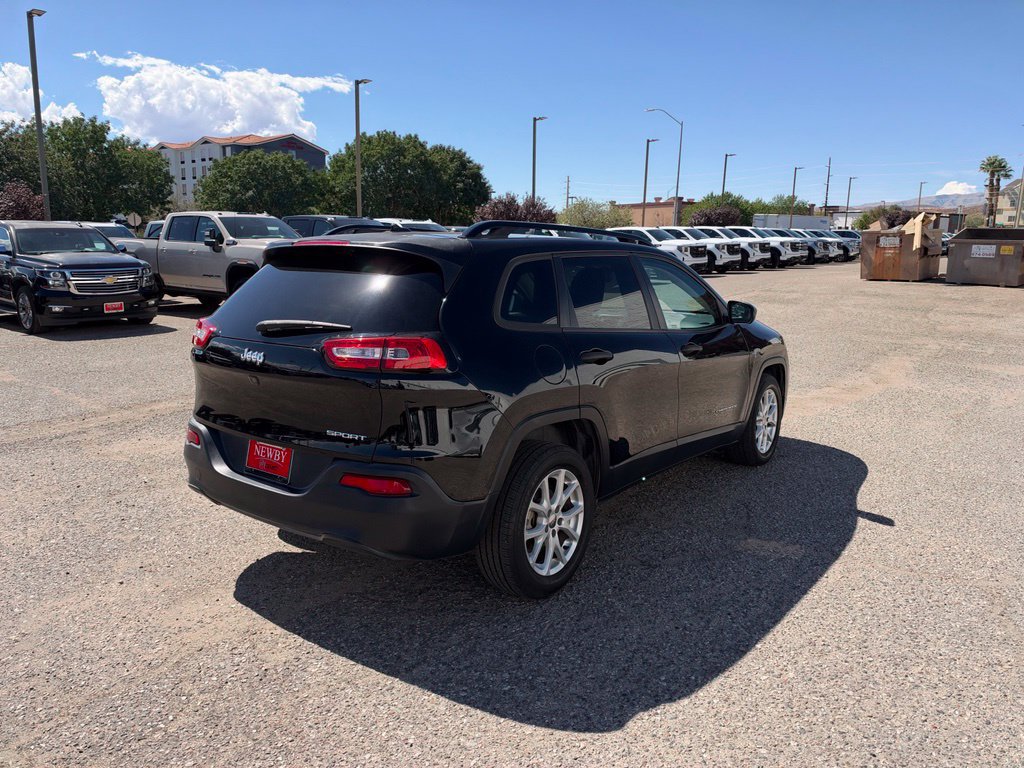 Used 2017 Jeep Cherokee Sport FWD image 5