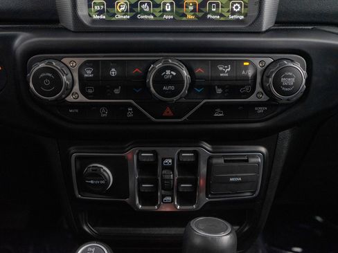Used 2022 Jeep Wrangler Unlimited Sahara w/ LED Lighting Group AWD/4WD image 20