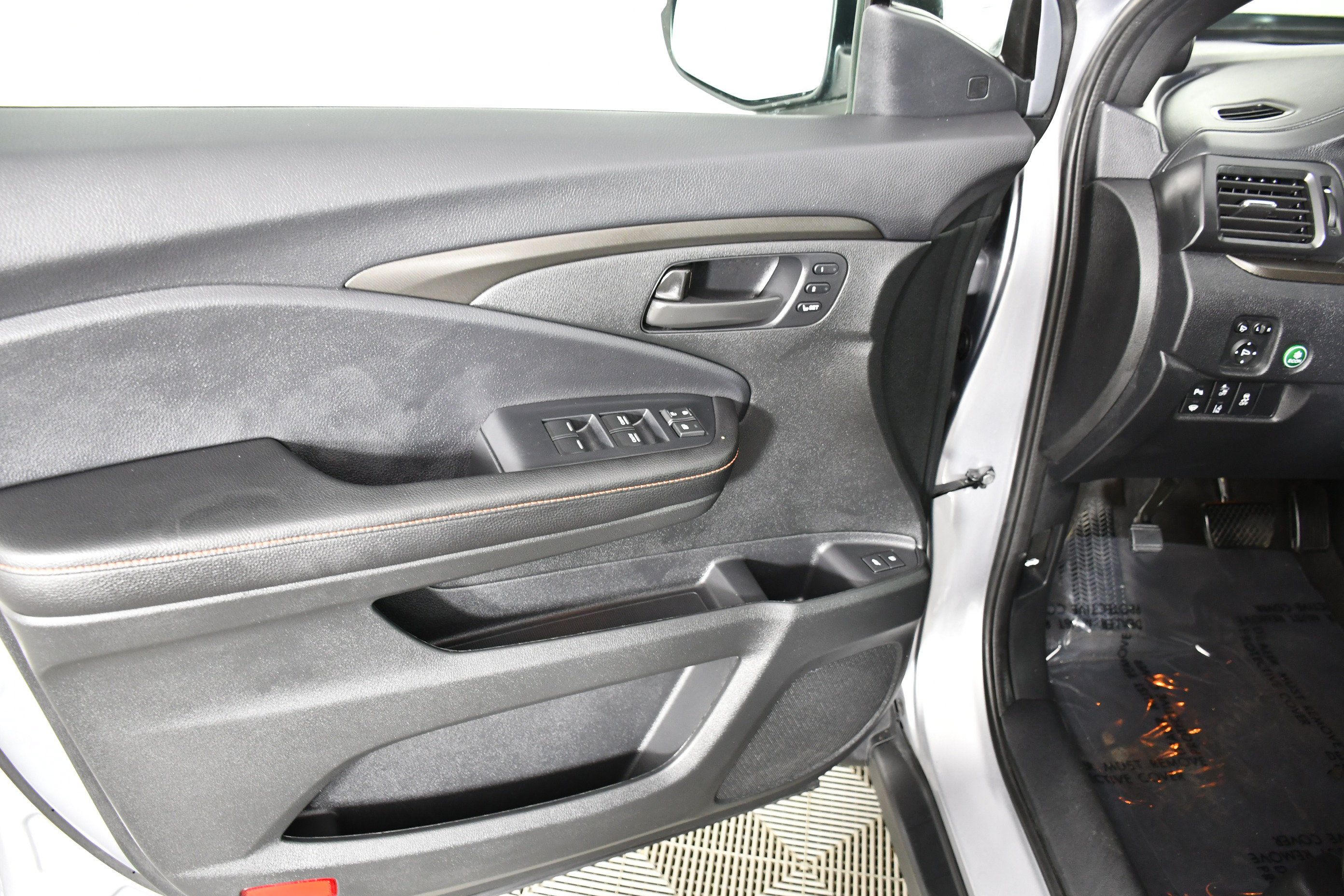 Certified 2025 Honda Passport TrailSport image 37