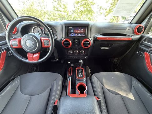 Used 2016 Jeep Wrangler Unlimited Sahara image 20