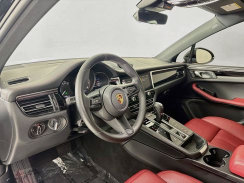 Used 2024 Porsche Macan AWD/4WD image 4