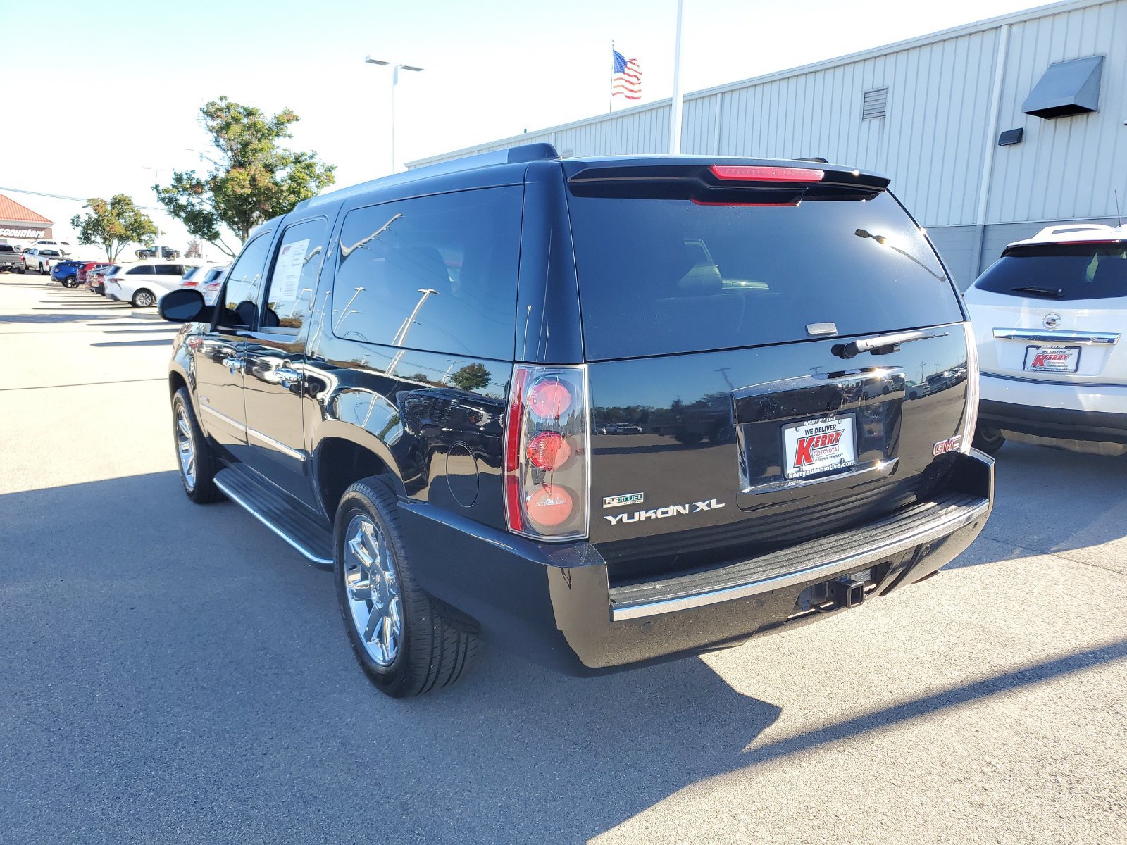 Used 2012 GMC Yukon XL Denali AWD/4WD image 3