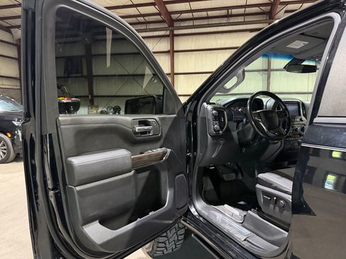 Used 2019 Chevrolet Silverado 1500 RST AWD/4WD image 12