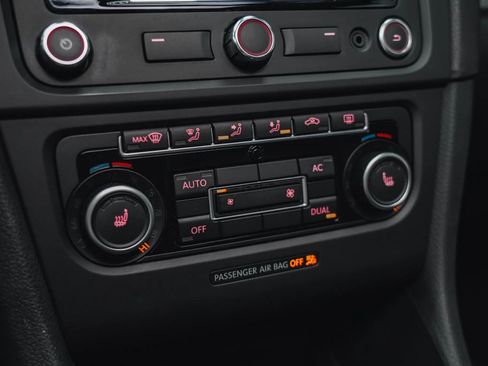 Used 2012 Volkswagen Golf 4-Door image 55