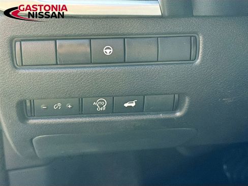 Used 2023 Nissan Rogue SL image 13