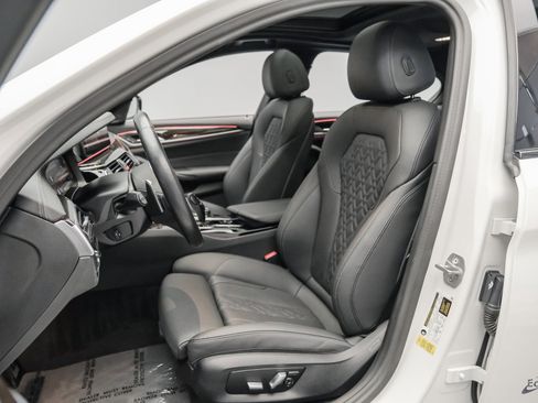 Used 2023 BMW 540i w/ M Sport Package image 35