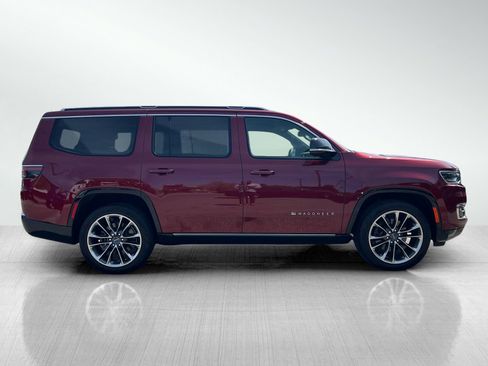 Used 2024 Jeep Wagoneer Series III w/ Premium Group I AWD/4WD image 4