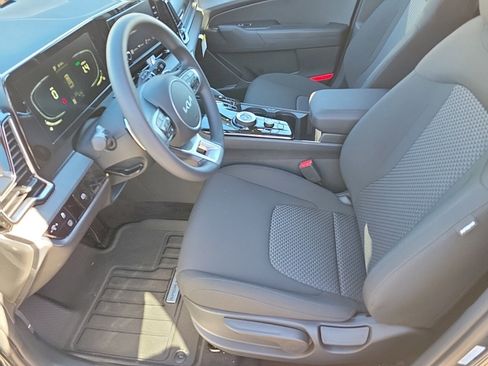 New 2025 Kia Sportage LX image 3