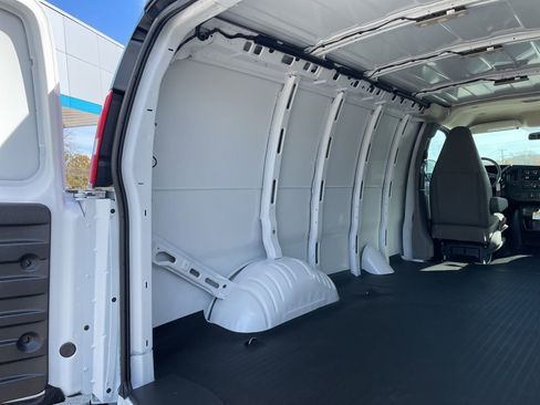 New 2025 Chevrolet Express 2500 image 39