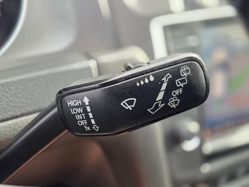 Used 2016 Volkswagen e-Golf SEL Premium FWD image 39