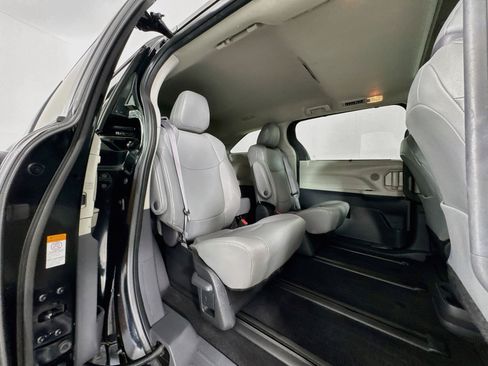 Certified 2024 Toyota Sienna XLE w/ XLE Plus Package AWD/4WD image 31