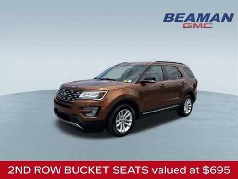 Used 2017 Ford Explorer XLT w/ Equipment Group 202A FWD image 3