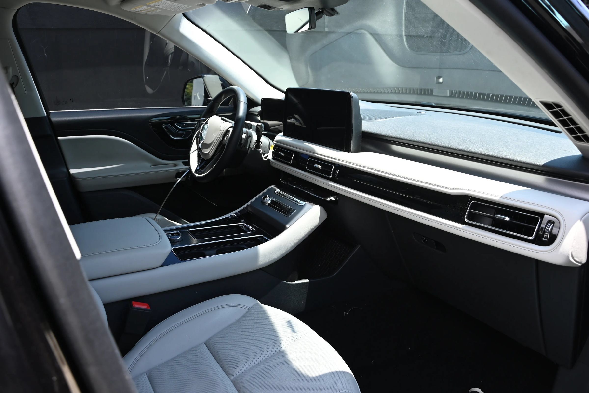 Used 2025 Lincoln Aviator 2WD image 13