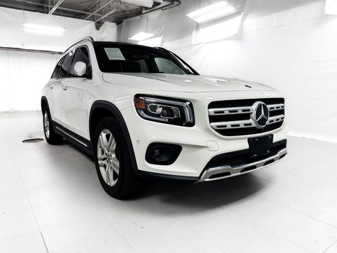 Used 2023 Mercedes-Benz GLB 250 4MATIC w/ Premium Package image 8