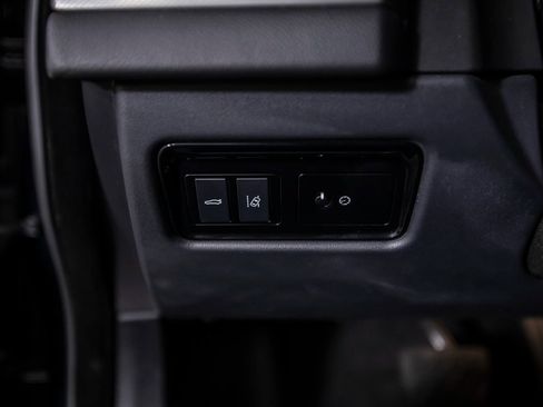 Used 2018 Jaguar XF First Edition image 32