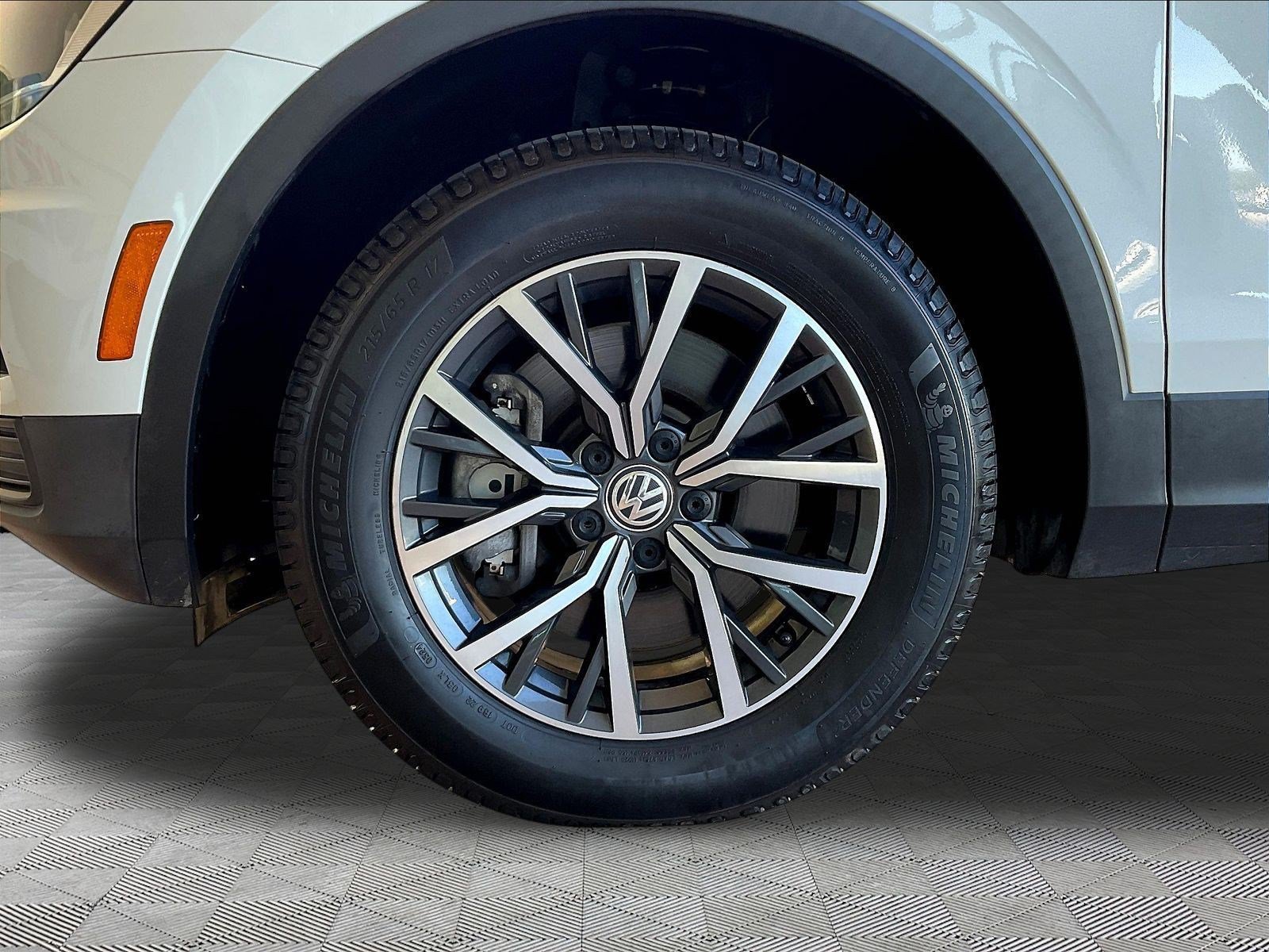 Used 2019 Volkswagen Tiguan SE w/ Panoramic Sunroof Package FWD image 31