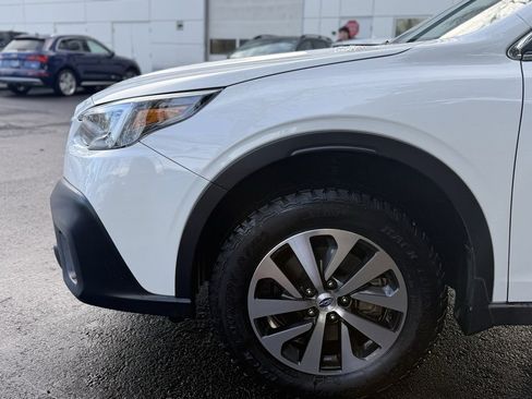 Used 2021 Subaru Outback Premium image 5