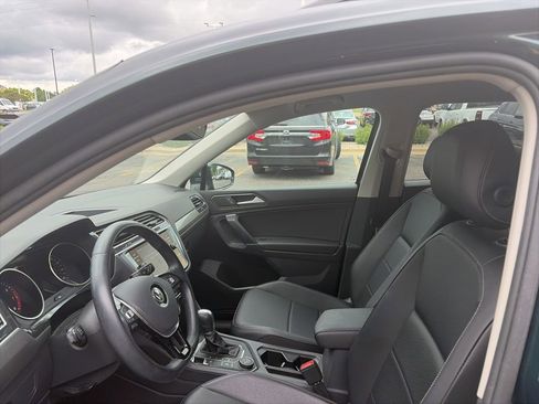 Used 2018 Volkswagen Tiguan SE w/ 3rd Row Seat Package AWD/4WD image 9