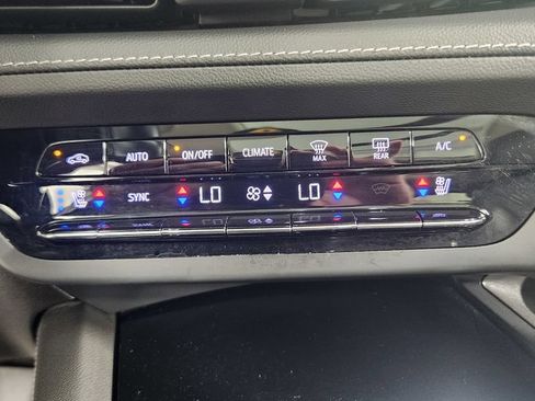 Used 2023 Buick Envision Avenir AWD/4WD image 29