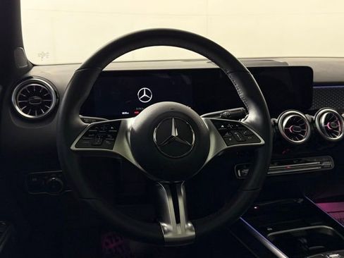 Used 2024 Mercedes-Benz EQB 250+ image 24