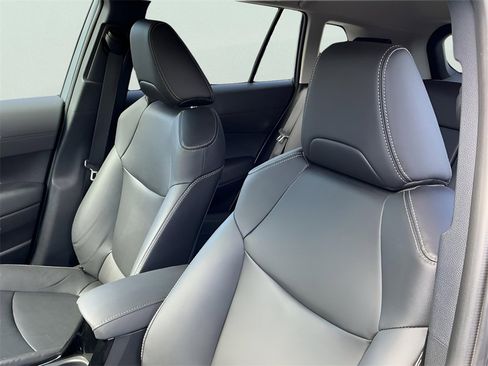 Used 2024 Toyota Corolla Cross XLE image 33