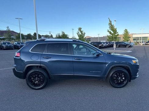 Used 2021 Jeep Cherokee Latitude Plus AWD/4WD image 2