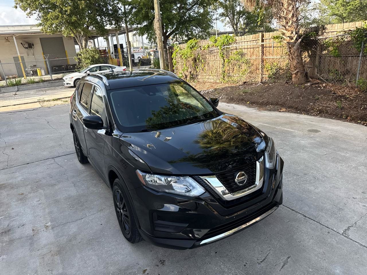 Used 2020 Nissan Rogue SV AWD/4WD image 3
