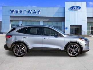 Used 2022 Ford Escape SE w/ SE Sport Appearance Package video 2
