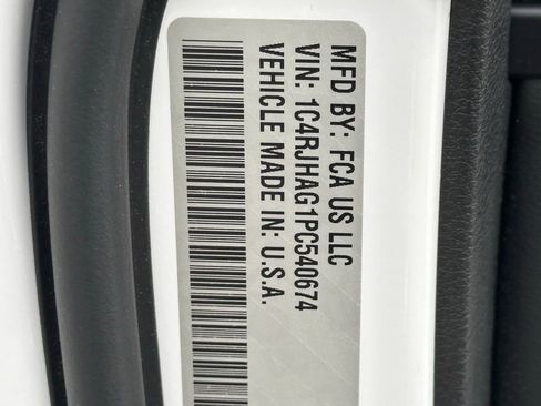 Used 2023 Jeep Grand Cherokee Altitude image 46