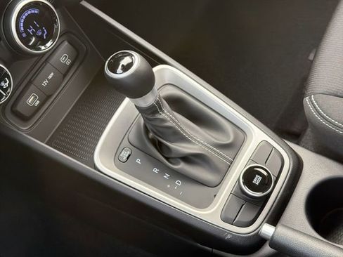 New 2025 Hyundai Venue SEL image 23