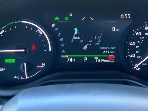 Used 2025 Toyota Sienna XLE FWD image 29
