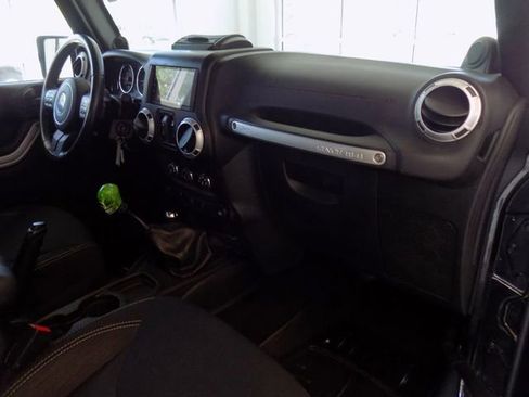 Used 2014 Jeep Wrangler Unlimited Sahara w/ Connectivity Group image 26