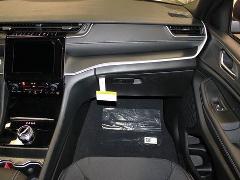 New 2026 Jeep Grand Cherokee Laredo image 30