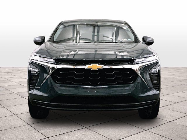 Used 2026 Chevrolet Trax LS FWD image 3